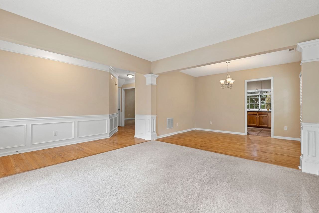 121 Haddonfield Ln - Photo 4 of 26