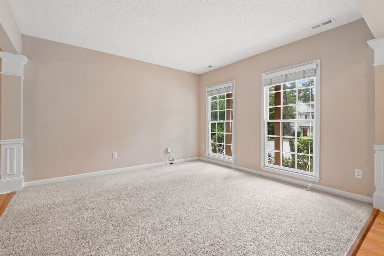 121 Haddonfield Ln - Photo 5 of 26
