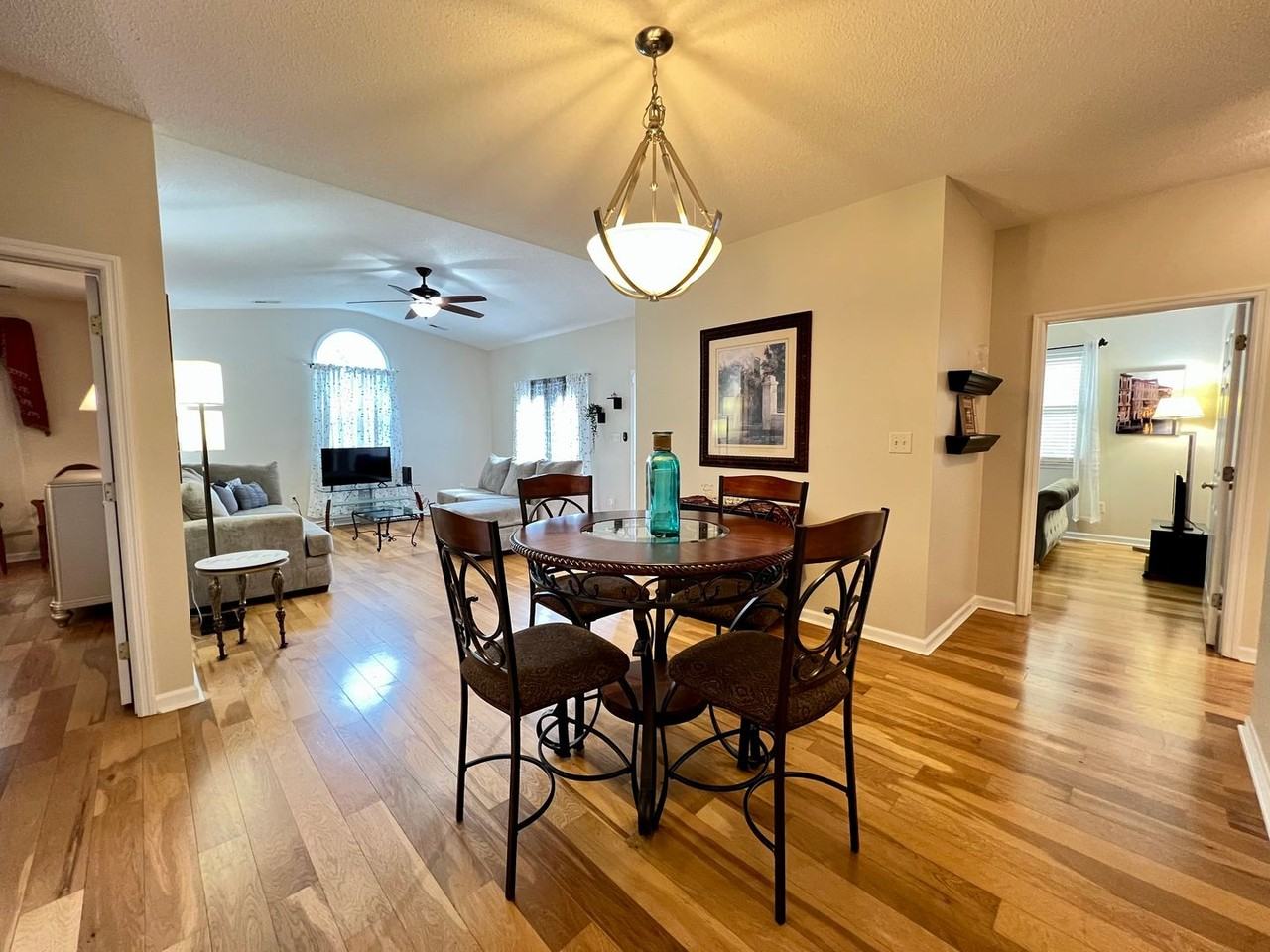 138 Glenwood Circle - Photo 4 of 13