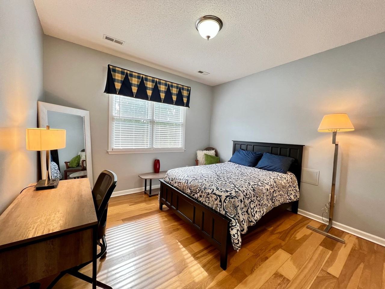 138 Glenwood Circle - Photo 6 of 13