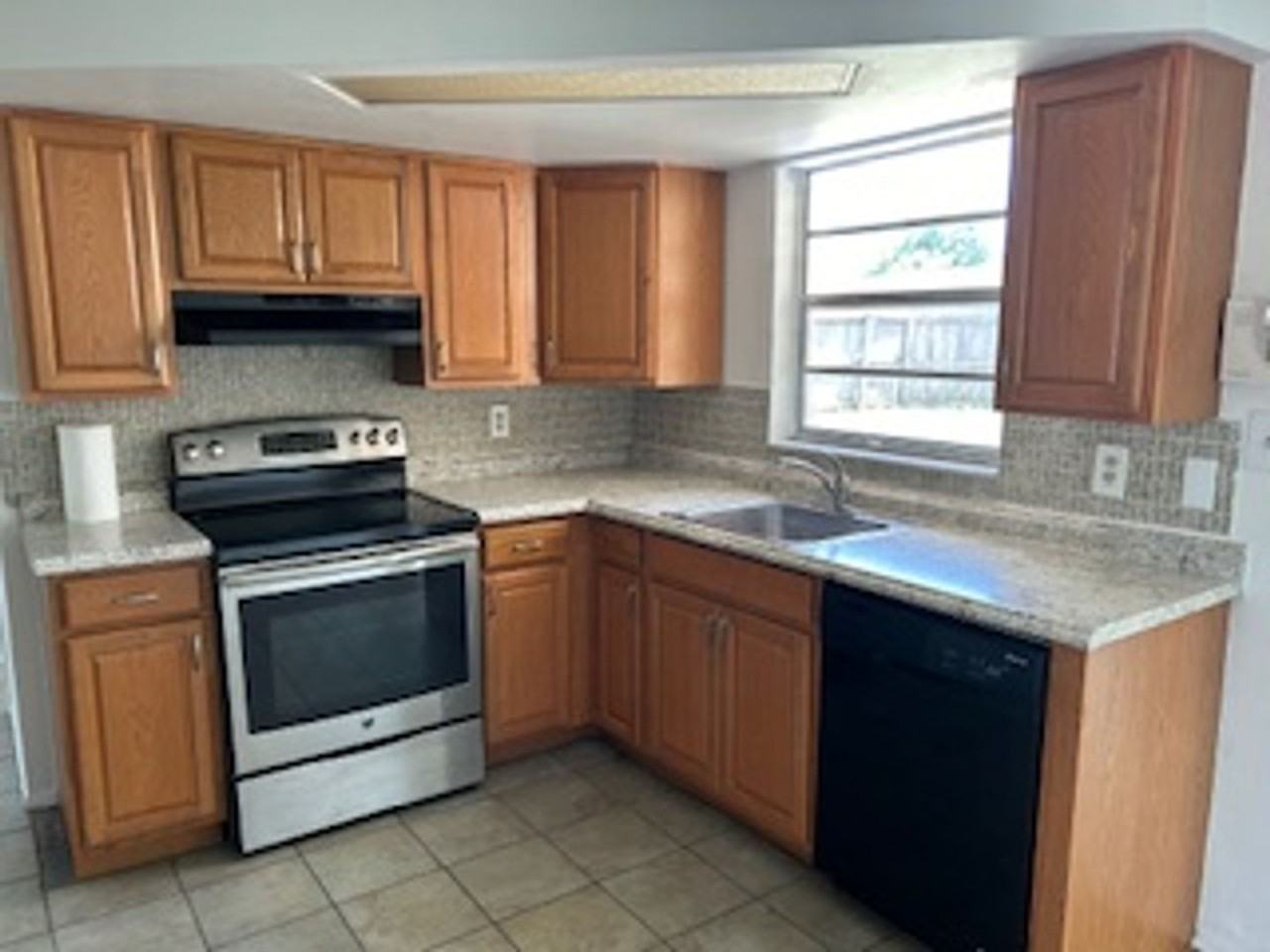 9820 Rainbow Ln - Photo 3 of 22