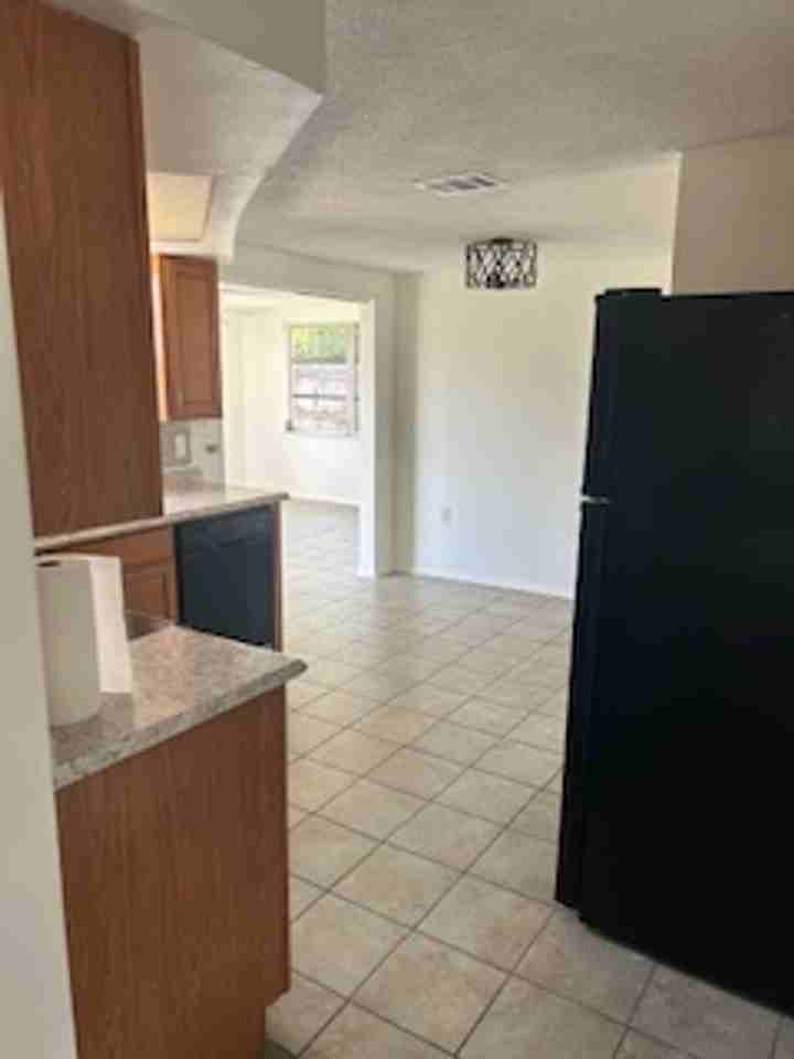 9820 Rainbow Ln - Photo 4 of 22