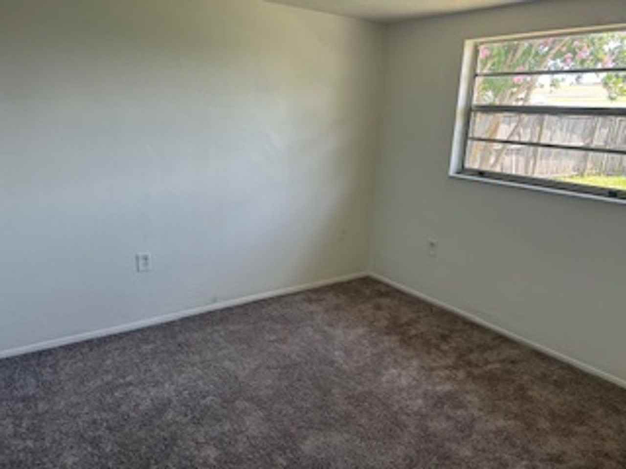 9820 Rainbow Ln - Photo 6 of 22