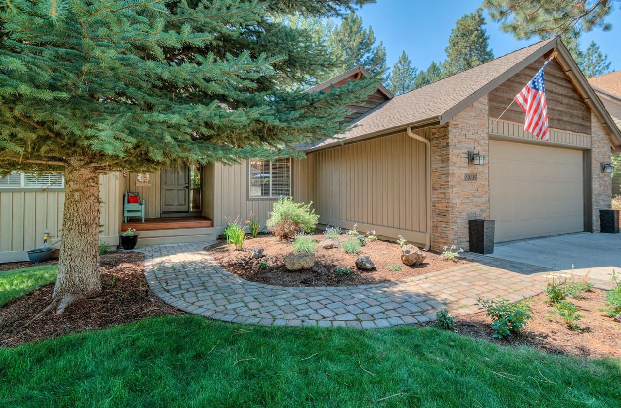 20135 Crystal Mountain Ln - Photo 2 of 33