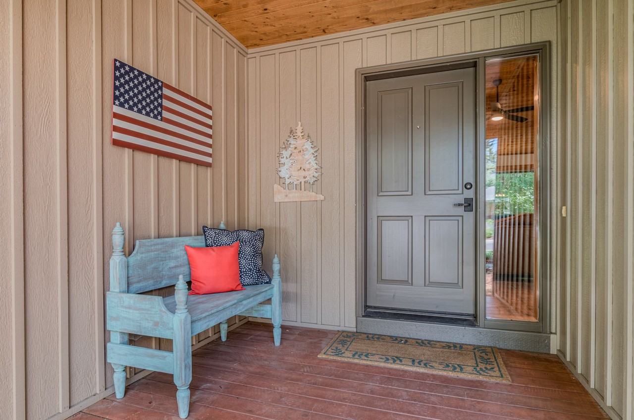 20135 Crystal Mountain Ln - Photo 3 of 33