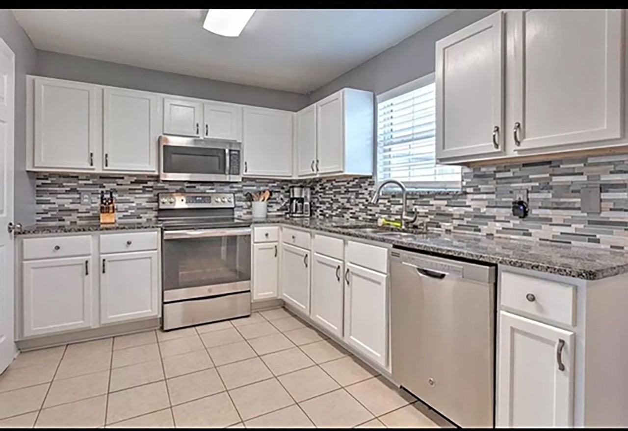 302 Glenwood St - Photo 2 of 6