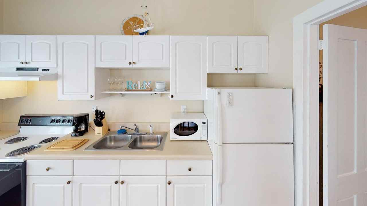 3 Unit Building with an apartment for rent. - Photo 3 of 10