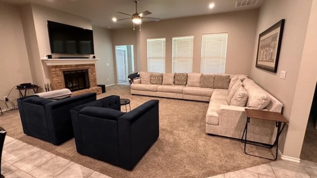 2315 143rd St - Photo 2 of 16