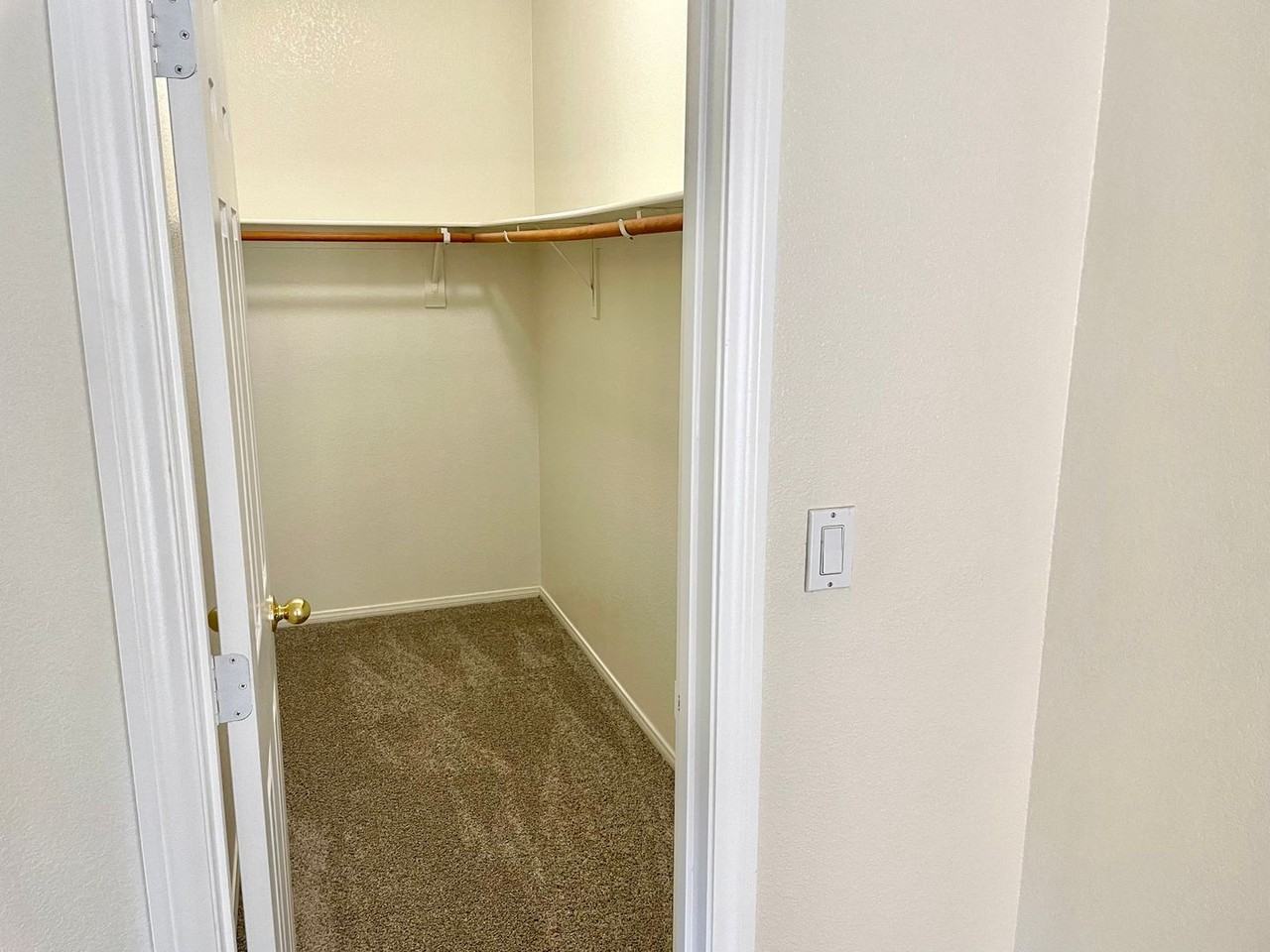 8233 Strawberry Spring St - Photo 4 of 31