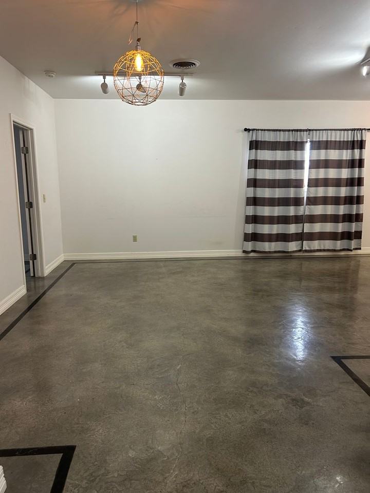 1319 S Travis St - Photo 5 of 27