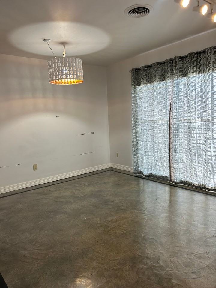 1319 S Travis St - Photo 7 of 27