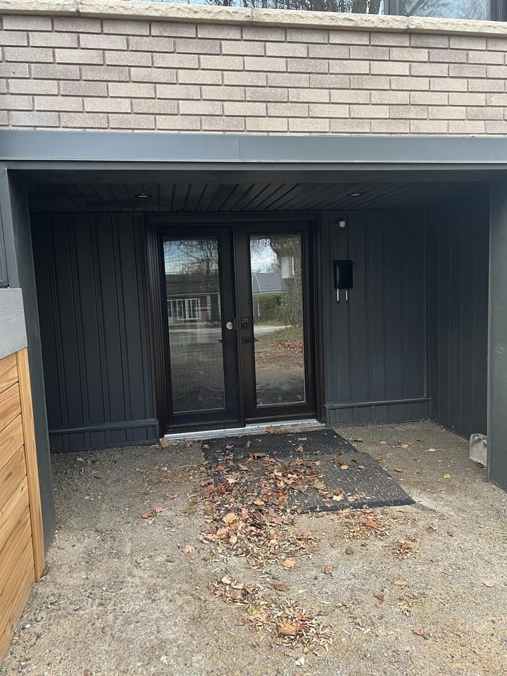 438 Bellevue St Lowr - Photo 2 of 31