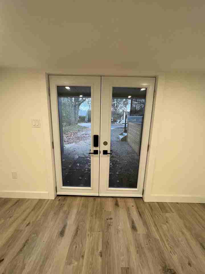 438 Bellevue St Lowr - Photo 3 of 31