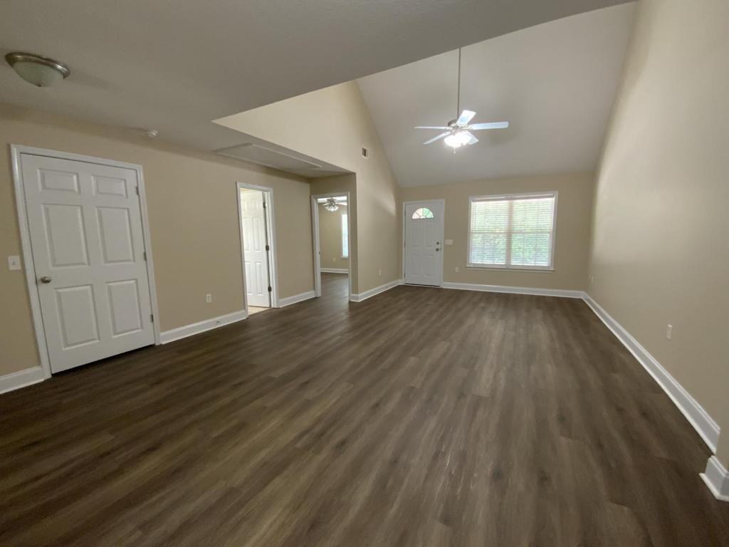 104 Lakeview Commons Dr - Photo 4 of 15