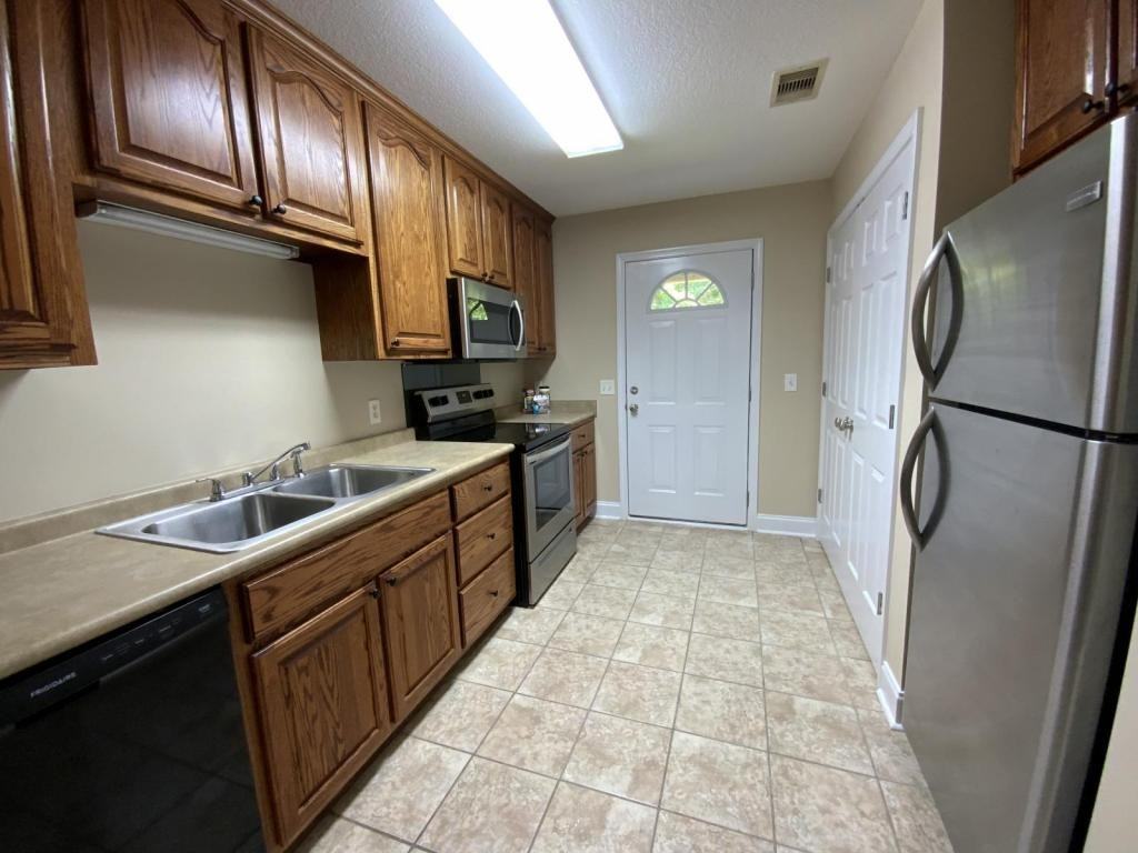 104 Lakeview Commons Dr - Photo 6 of 15