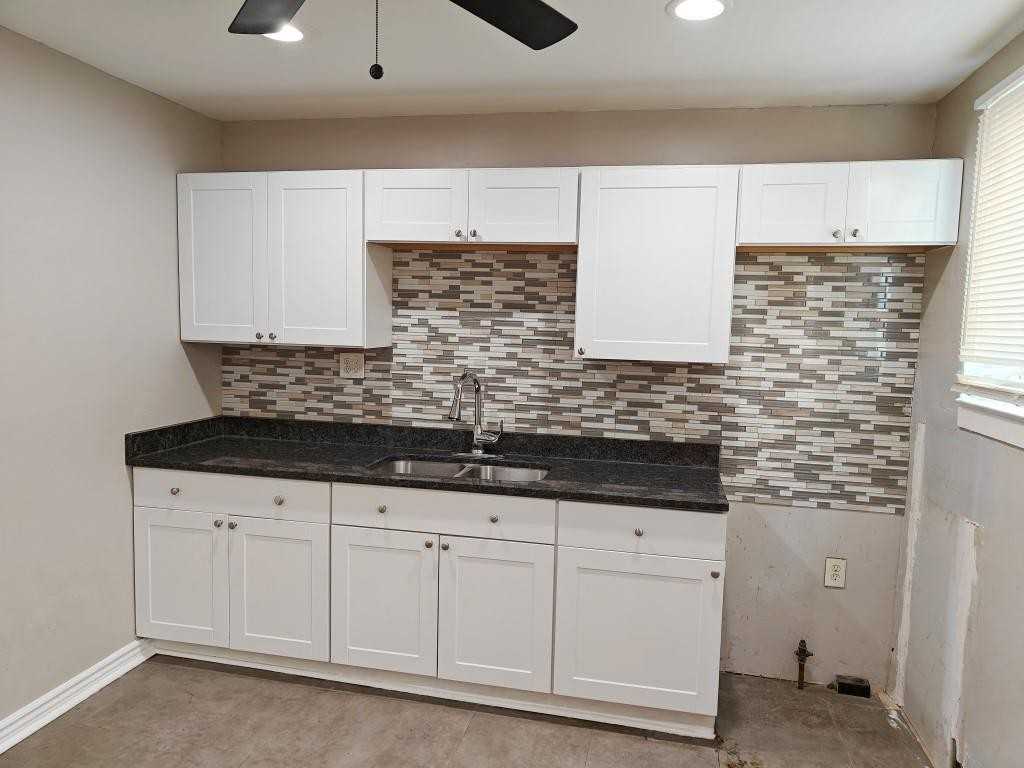 5227 Devonshire Rd - Photo 2 of 18