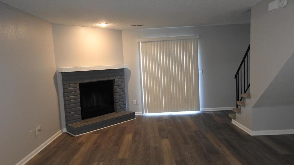 217 Ne Cedar Ct - Photo 3 of 26