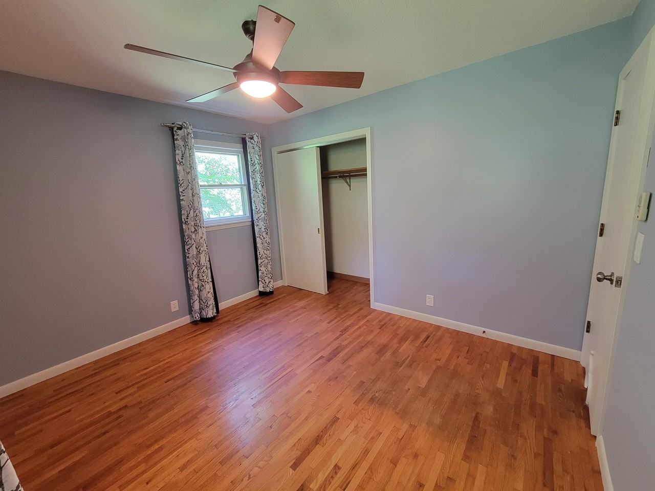 718 E River St - Photo 2 of 24