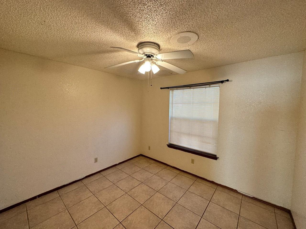 11509 Town Lake Ln - Photo 2 of 13