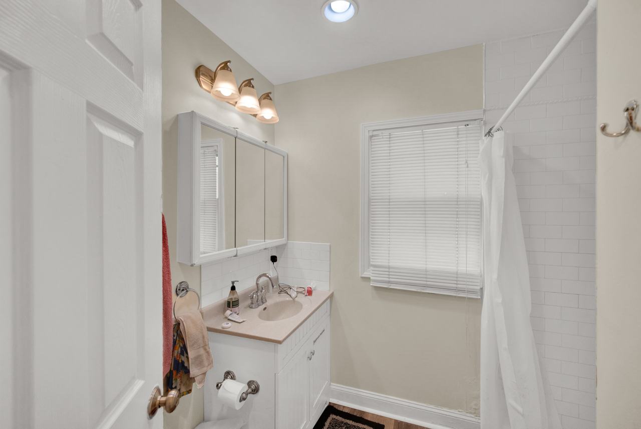 2000 Sherman Ave - Photo 4 of 19