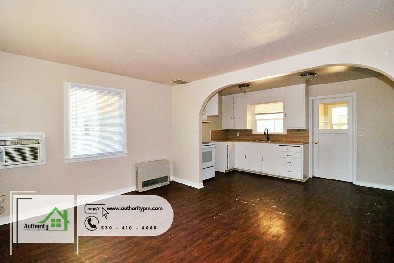 5401 Rosswood Ln - Photo 3 of 15