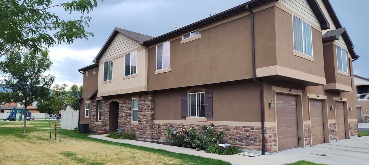 1132 Abbotsford Dr - Photo 2 of 23