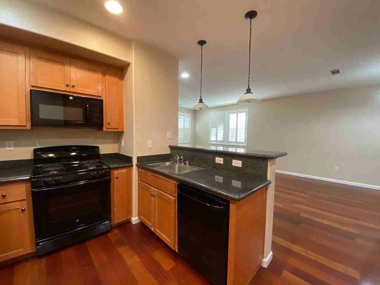 3385 Monaghan St - Photo 7 of 34