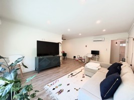featured image of 527 S Barrington Ave