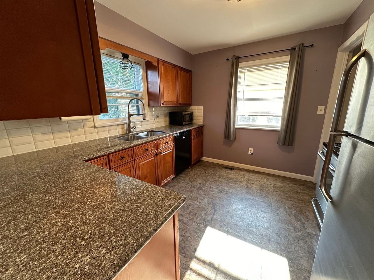 4323 N Wall St - Photo 3 of 27