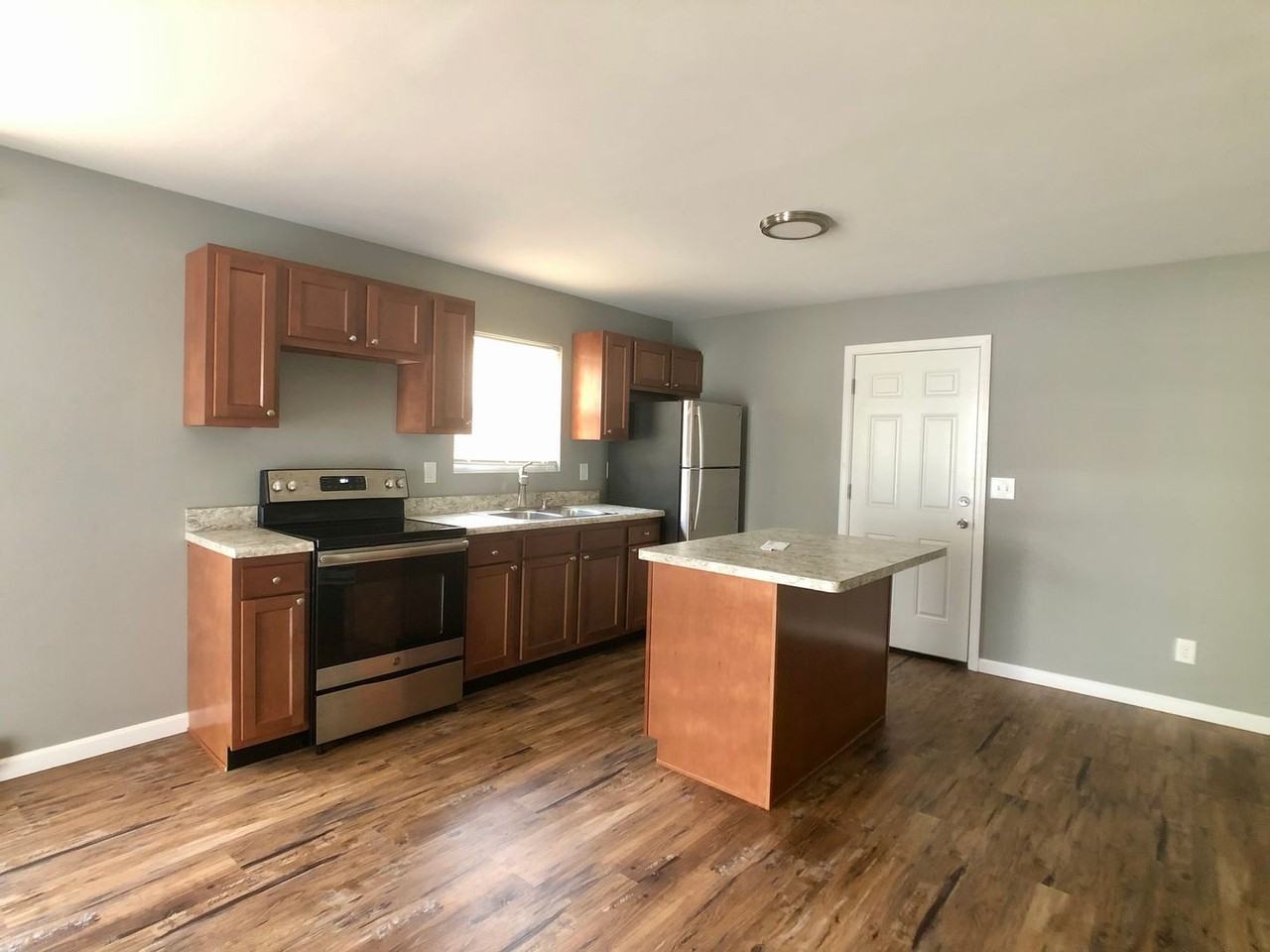 1410 Peachtree Dr #1412 - Photo 2 of 6