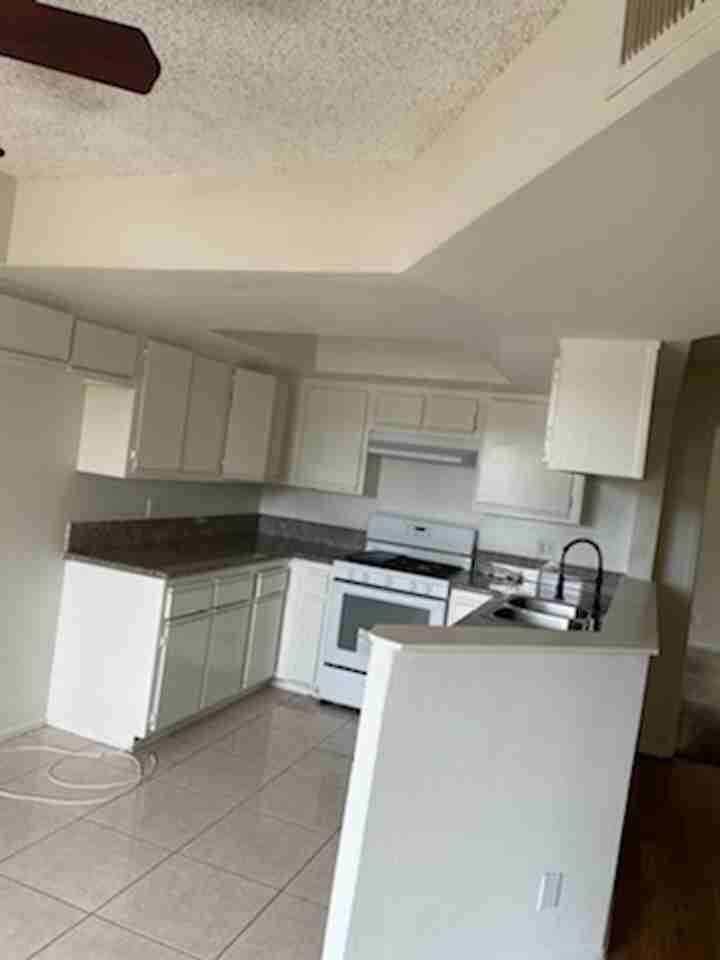 061 - Orange Grove Apartments - Photo 3 of 7