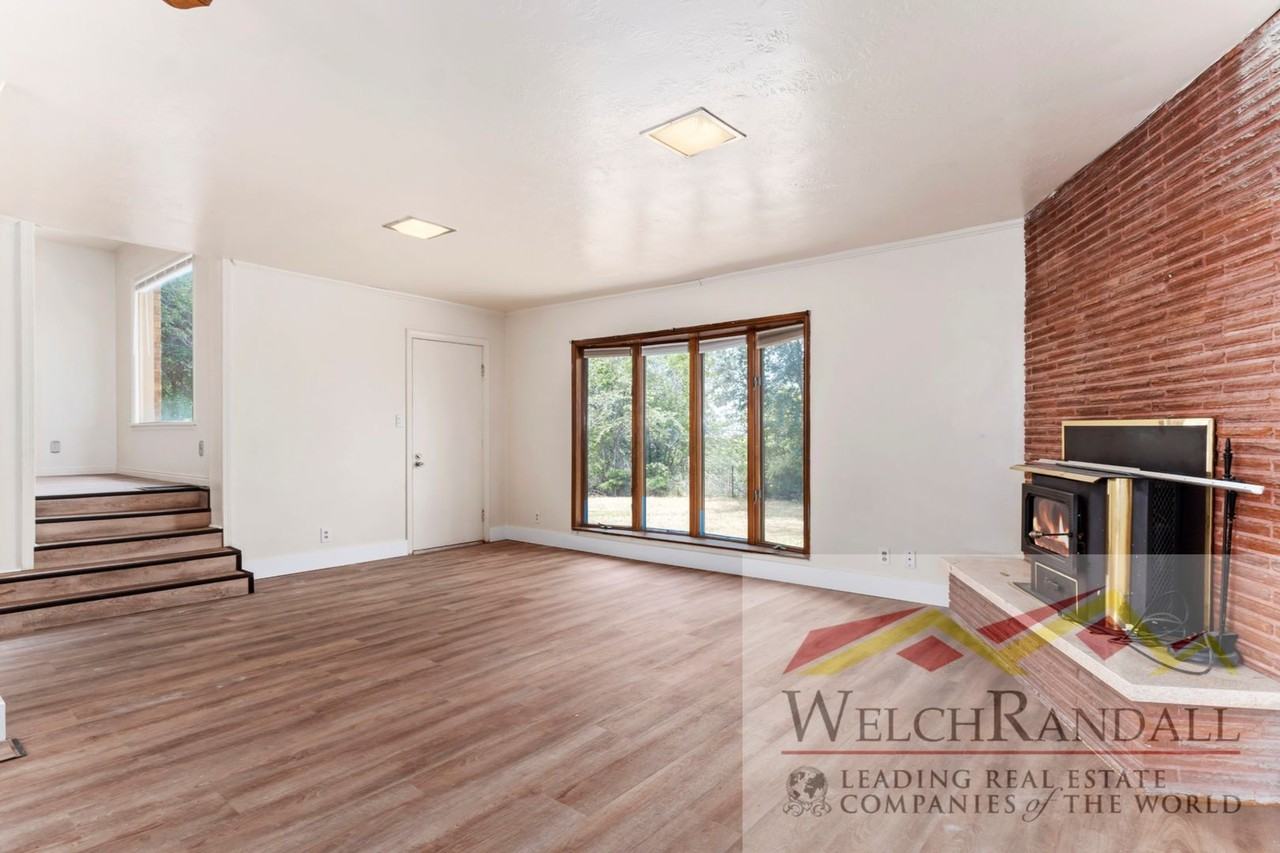 456 Highland Dr - Photo 2 of 16