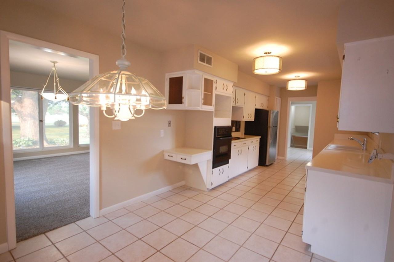 1318 Se Linn St - Photo 2 of 35