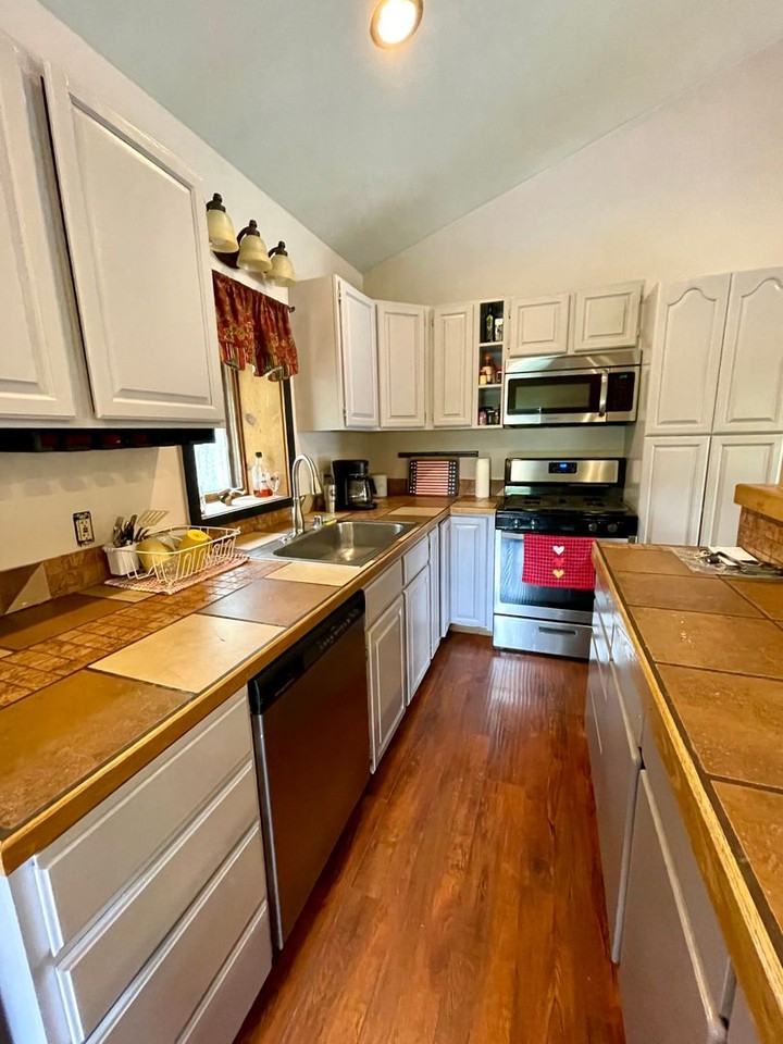35065 Glacier Ave - Photo 3 of 13
