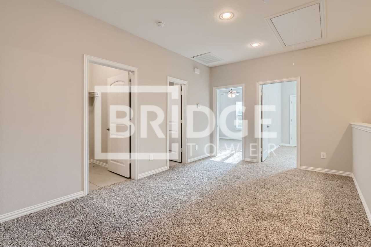 1316 Lake Crest Ln - Photo 4 of 13