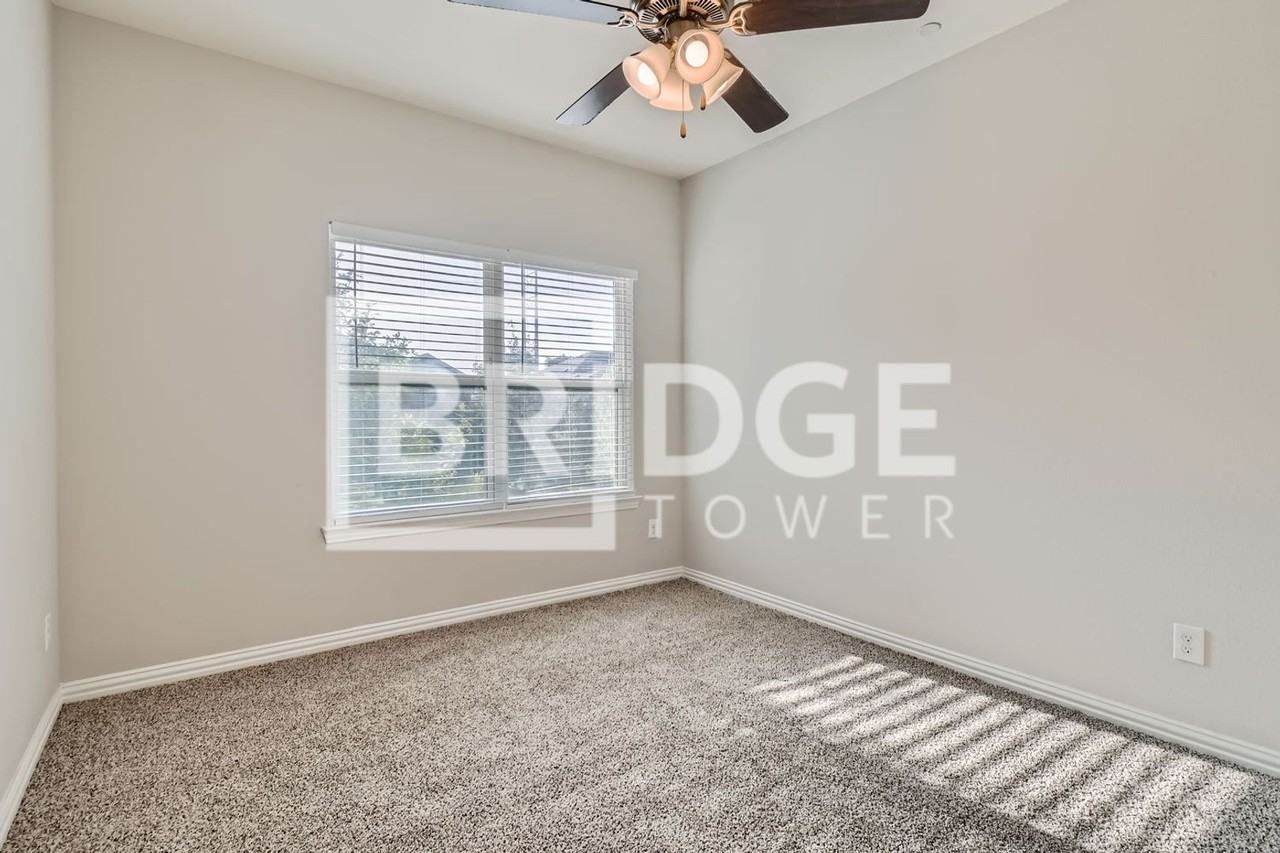 1316 Lake Crest Ln - Photo 6 of 13