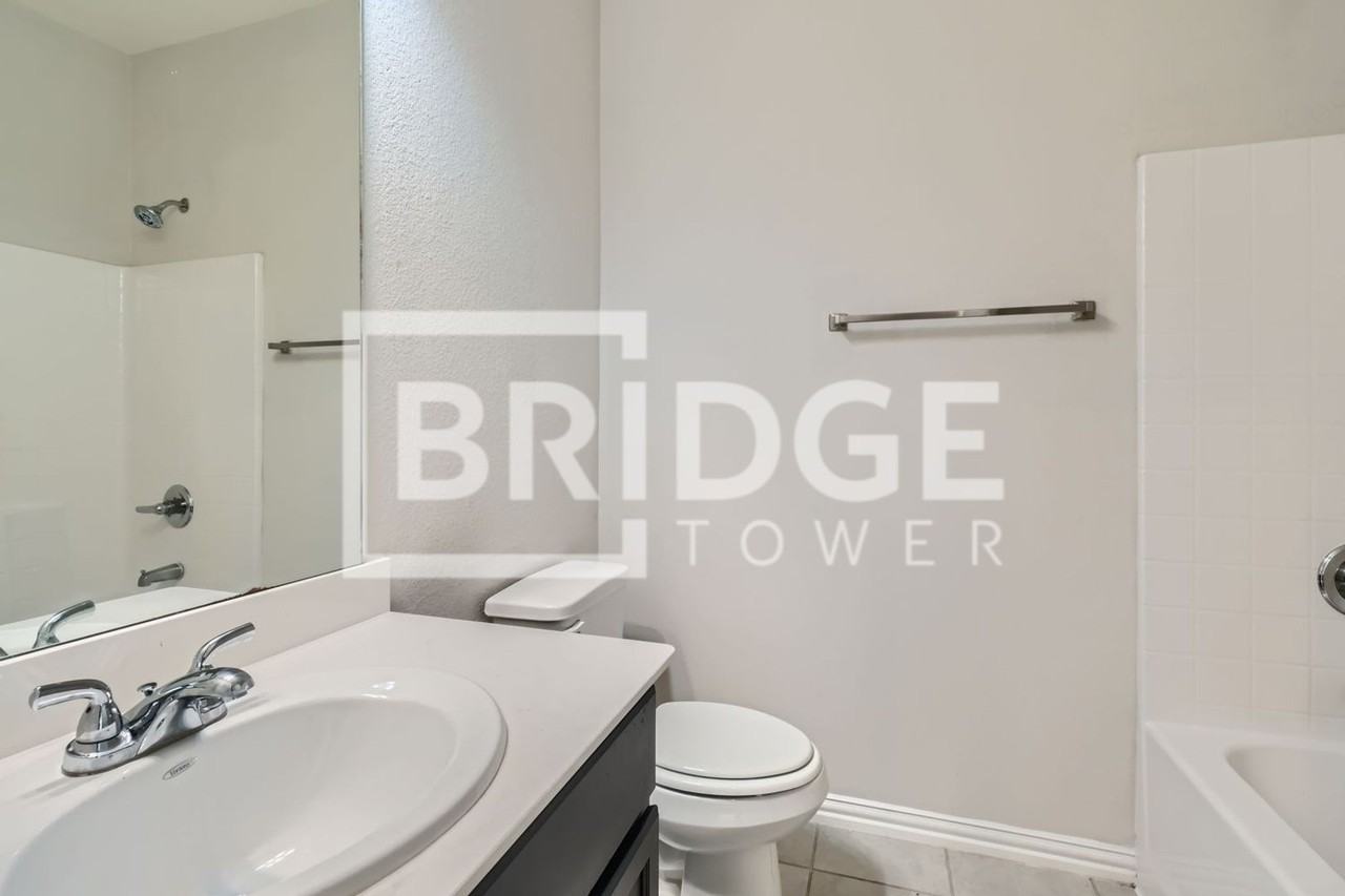1316 Lake Crest Ln - Photo 7 of 13