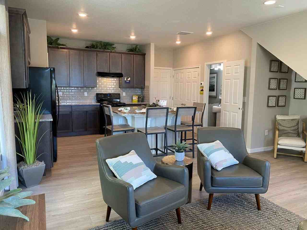 9346 Portmar Dr - Photo 3 of 18