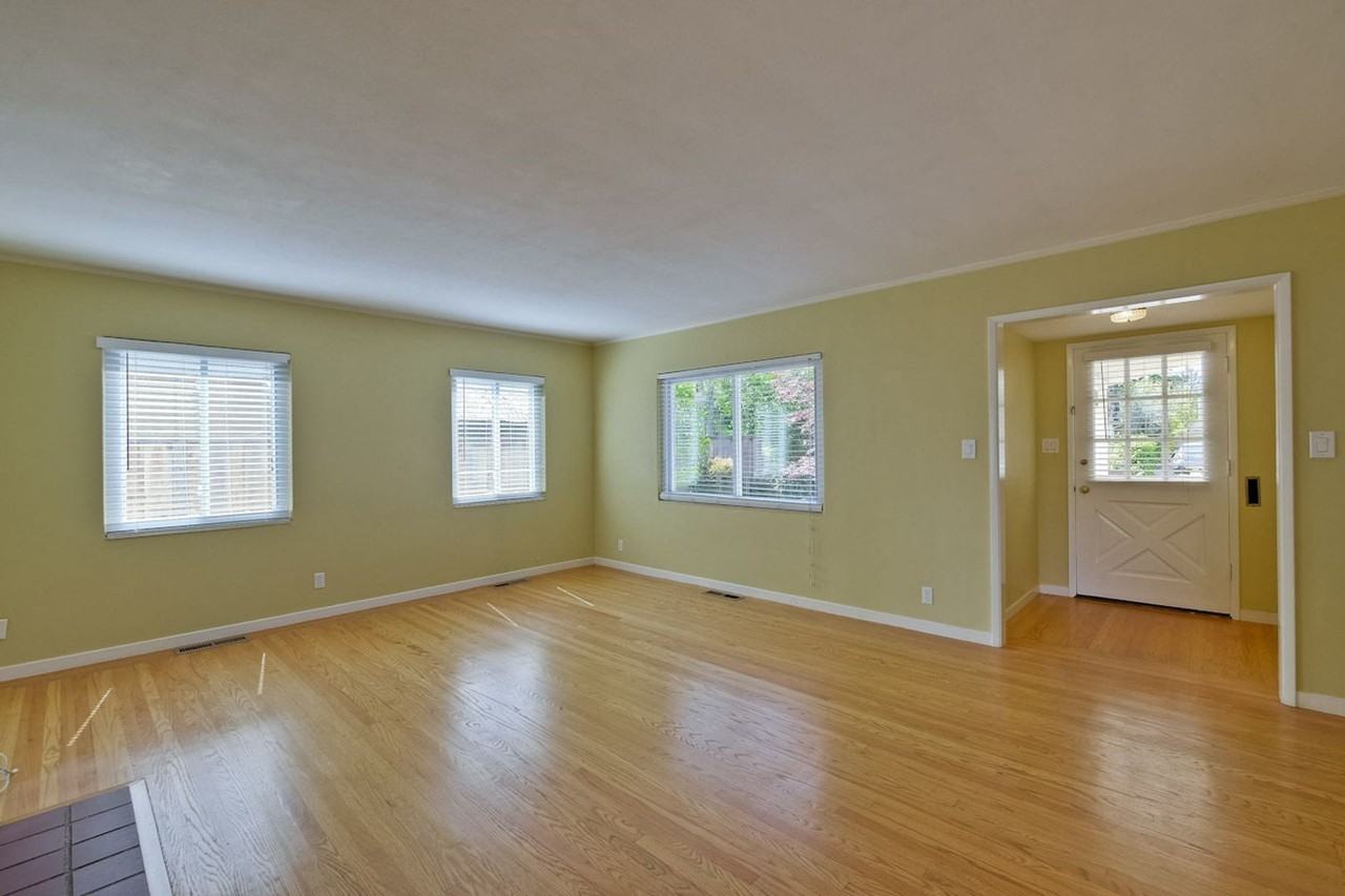 2295 Cornell St - Photo 3 of 18
