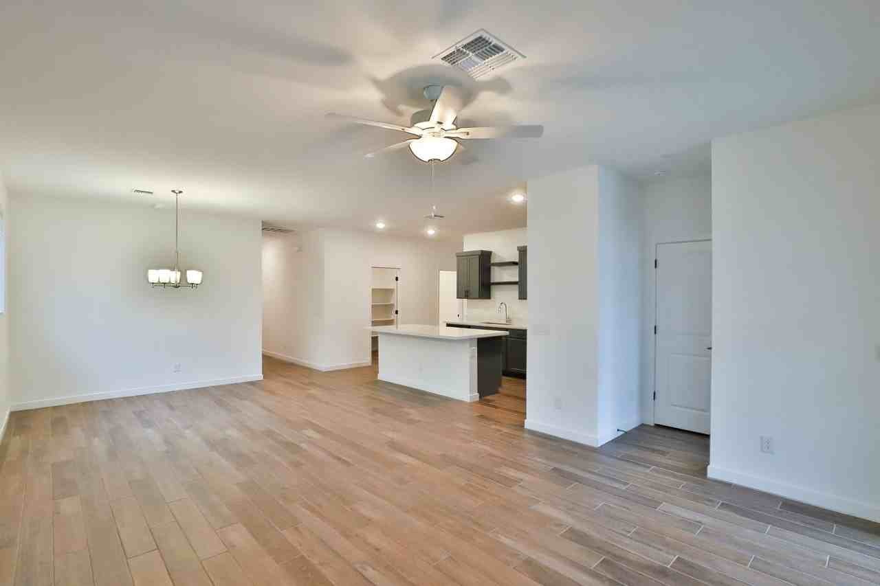16886 W Diana Ave - Photo 5 of 25
