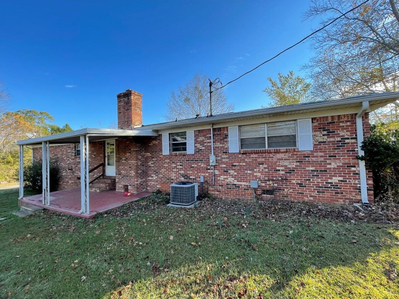 2068 Whitesville Rd - Photo 2 of 11