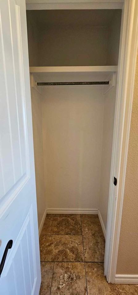 2320 Flagstone Dr - Photo 7 of 38
