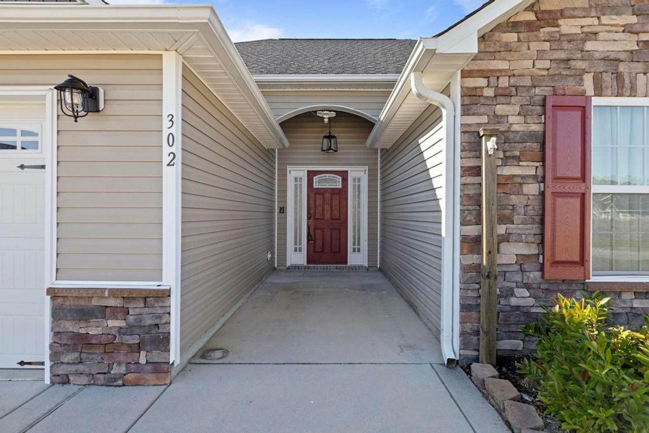 302 Aquamarine Cir - Photo 2 of 22