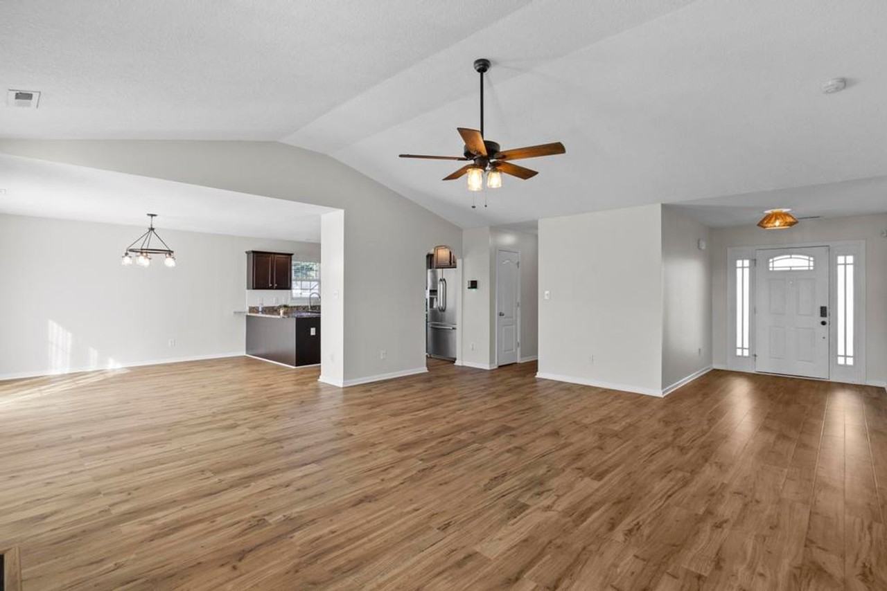 302 Aquamarine Cir - Photo 3 of 22