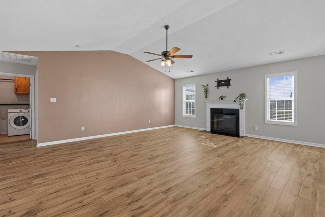 302 Aquamarine Cir - Photo 4 of 22