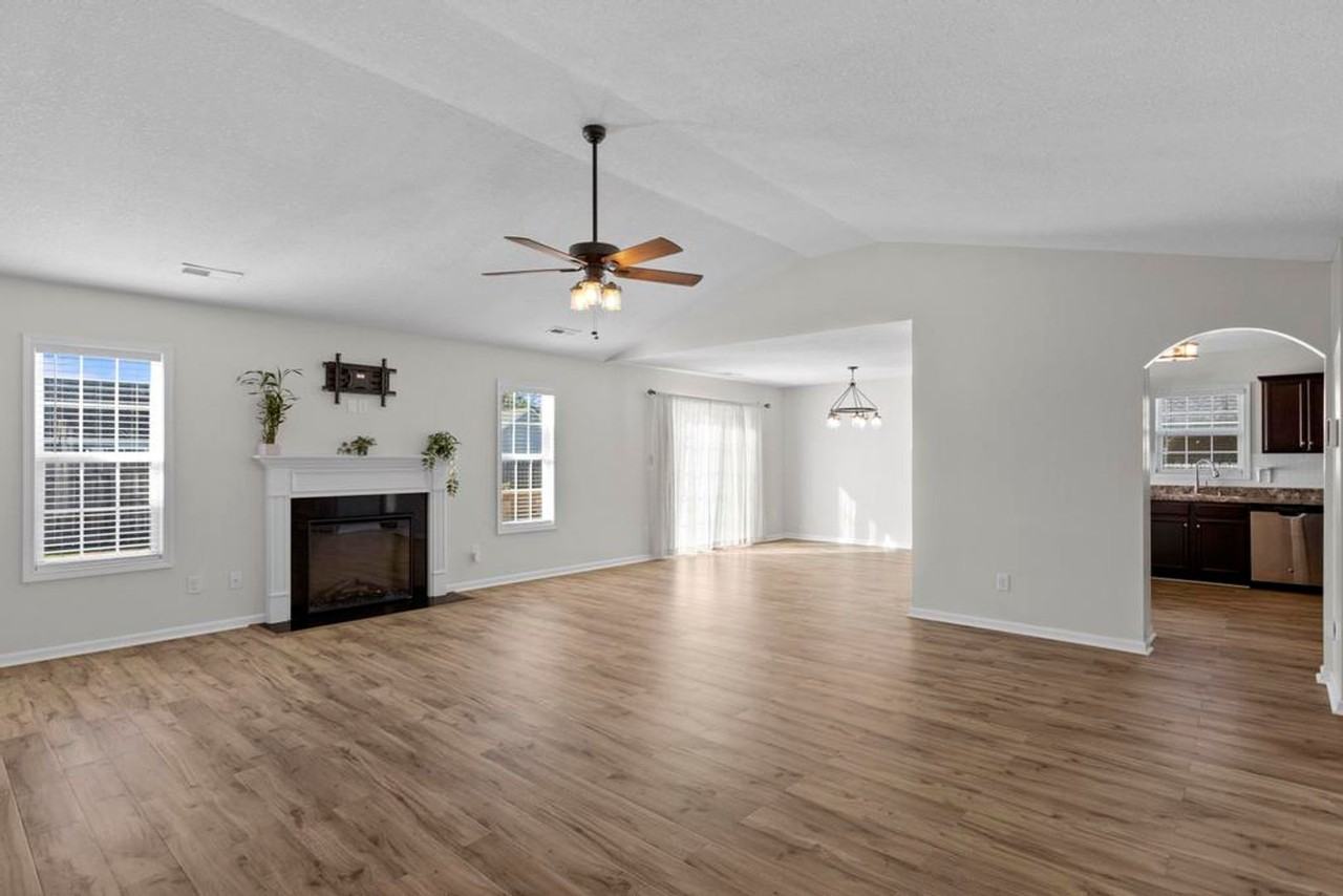 302 Aquamarine Cir - Photo 5 of 22