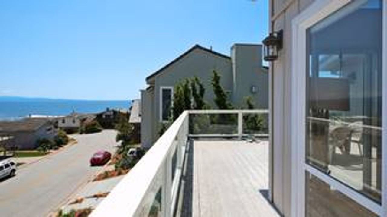 540 Sea Horse Dr - Photo 2 of 23