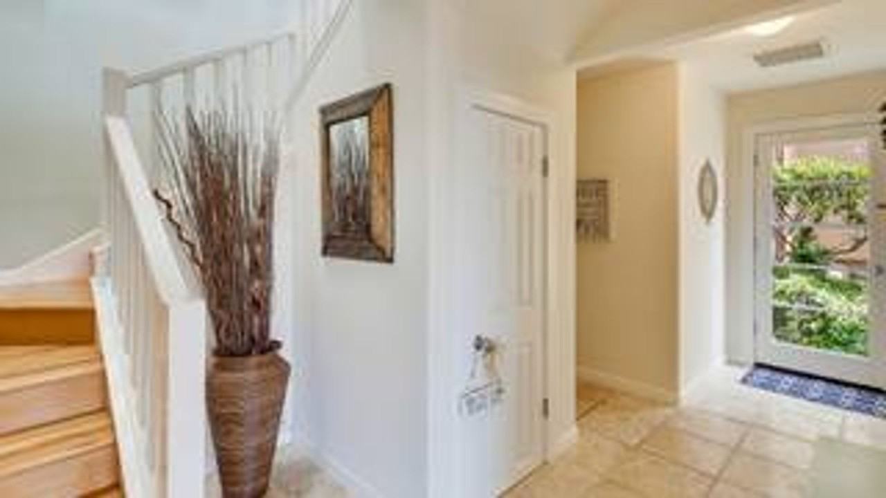 540 Sea Horse Dr - Photo 3 of 23