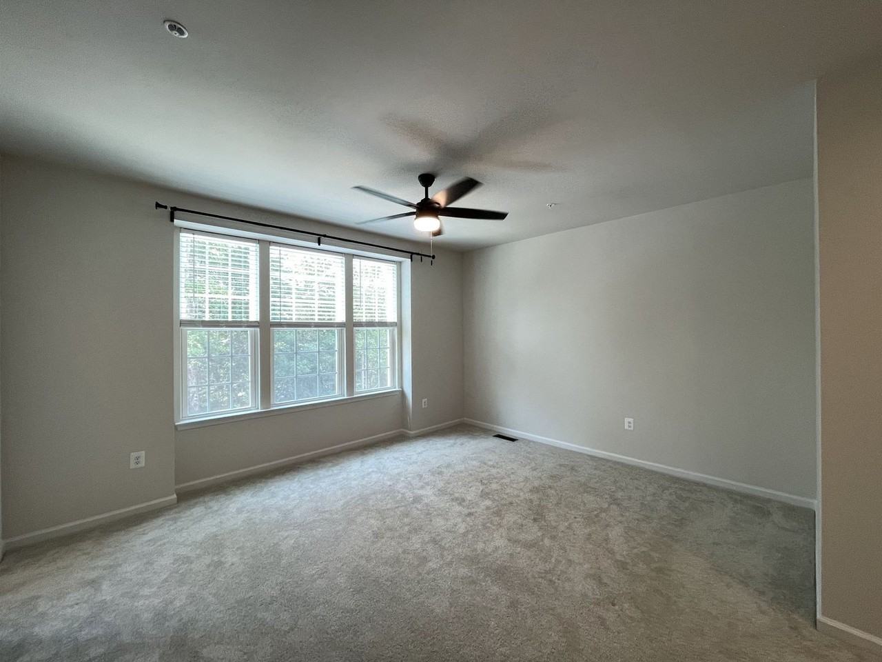 7955 Independence Dr - Photo 2 of 24