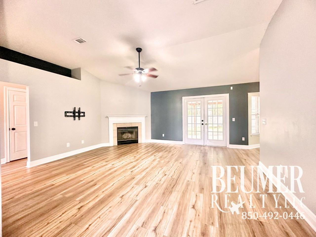 1097 Freeboard Blvd - Photo 2 of 29